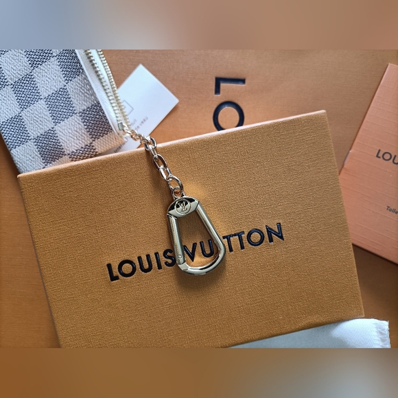 Louis Vuitton Damier Azur Key Pouch - Picture 6 of 9